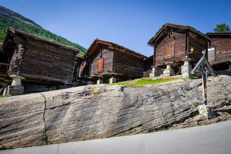 découvrez tout ce qu'il faut savoir sur les frais de notaire et leur impact lors de l'acquisition d'un bien immobilier. nos experts vous donnent des conseils pour comprendre et gérer les frais de notaire au mieux.