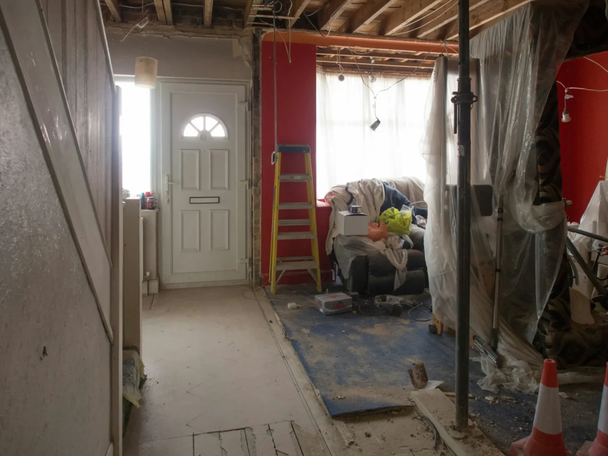 Travaux dans un logement loué : ce que le propriétaire peut déduire, ce que le locataire peut exiger