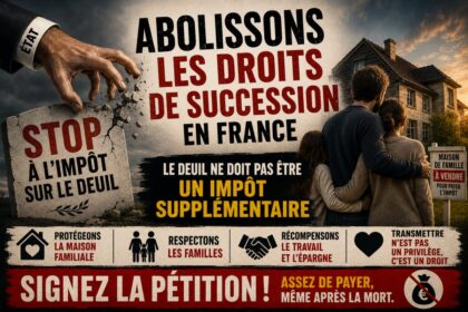 Maison héritée avec dossier de succession et trousseau de clés posé sur une table